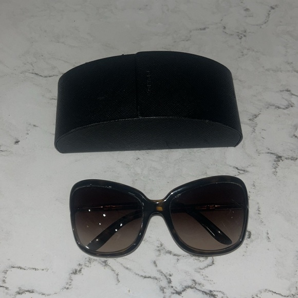 Prada authentic sunglasses - Picture 3 of 6
